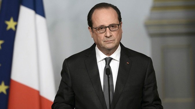 Олланд хочет продлить режим ЧС во Франции до трех месяцев