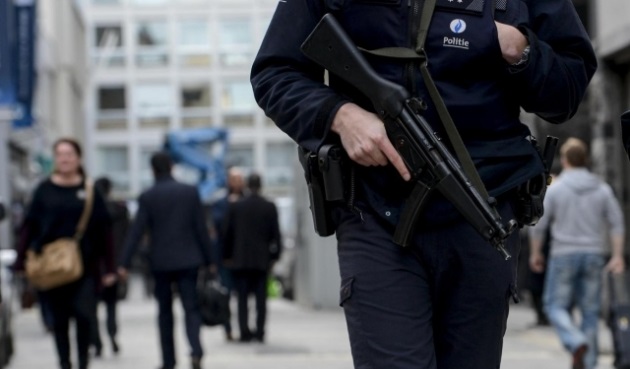 Грабители взяли заложников во французском городе Рубе