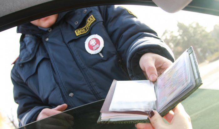 В Иркутске судебные приставы арестовали два автомобиля во время рейда