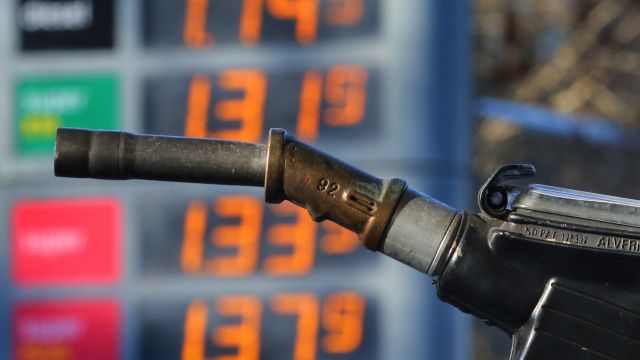 В Крыму заморозили цены на бензин на время действия режима ЧС