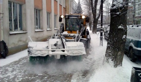 26 ноября в Иркутске улицы расчищают 105 единиц техники