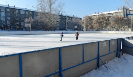 В Иркутске началась заливка катков