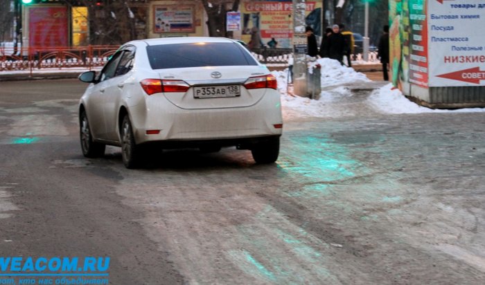 Водителей Иркутской области предупреждают о гололедице на дорогах