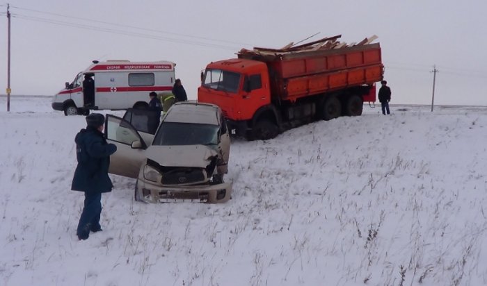 В Иркутской области разбираются в обстоятельствах ДТП с двумя пострадавшими