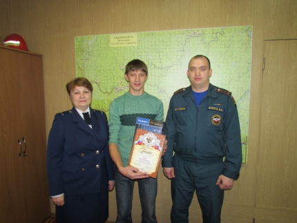 В Усть-Куте 31-летний мужчина помог спасти на пожаре молодую семью