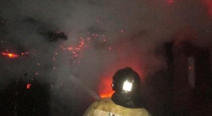 В Иркутске при пожаре на улице Байкальской спасли 26-летнего мужчину