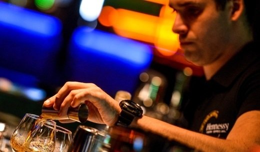 С Нового года бары и рестораны в России могут лишиться права продавать алкоголь