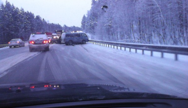 В Иркутском районе произошла дорожная авария с участием пяти машин
