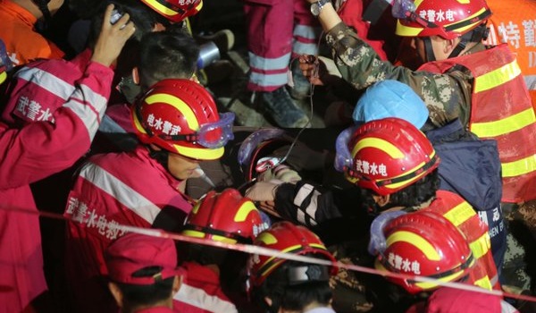 В Китае спасли мужчину, находившегося под завалами 67 часов