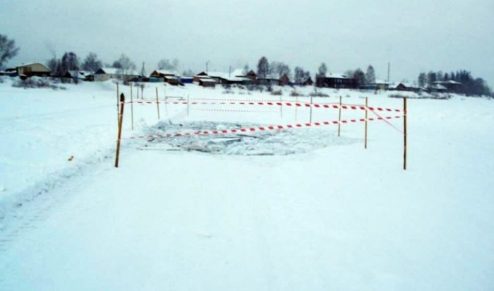 В Киренске закрыли ледовую переправу из-за провала 30-тонного КамАЗа