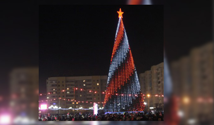 В Братске установили новогоднюю ёлку со светодинамическим освещением за 5,6 миллиона рублей