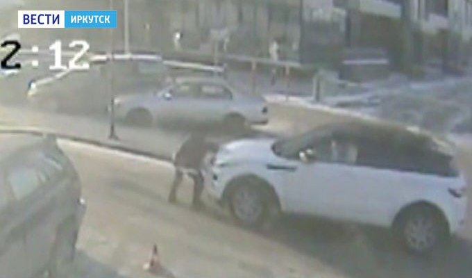 В Иркутске дело о наезде автоледи на работника парковки передано в суд