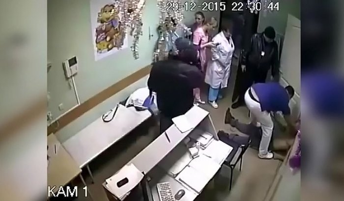Избивший пациента белгородский врач уволен из больницы
