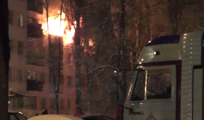 Три человека пострадали при пожаре в жилом доме в Воронеже (видео)