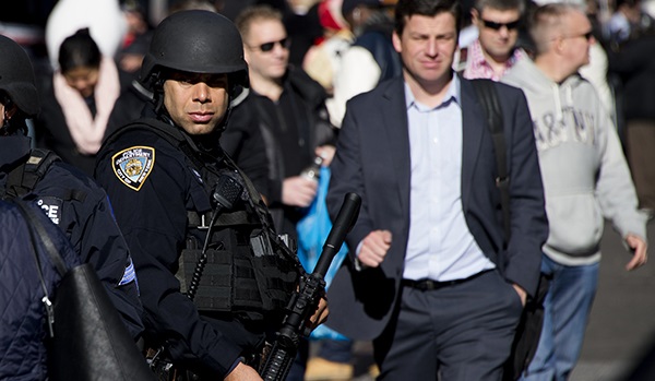 Группа мужчин с криками «ИГИЛ!» избила прохожего в Нью-Йорке