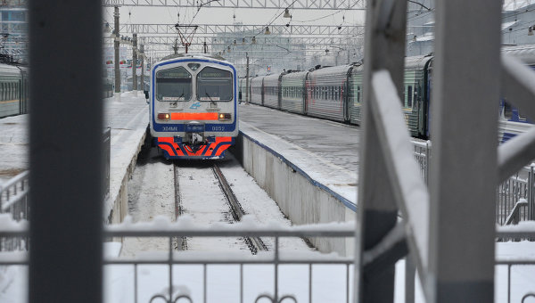 СМИ: В Новой Москве вооруженные битами подростки напали на пассажиров электрички