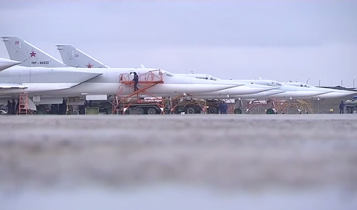 Минобороны опубликовало видео боевого вылета Ту-22М3 по объектам ИГИЛ
