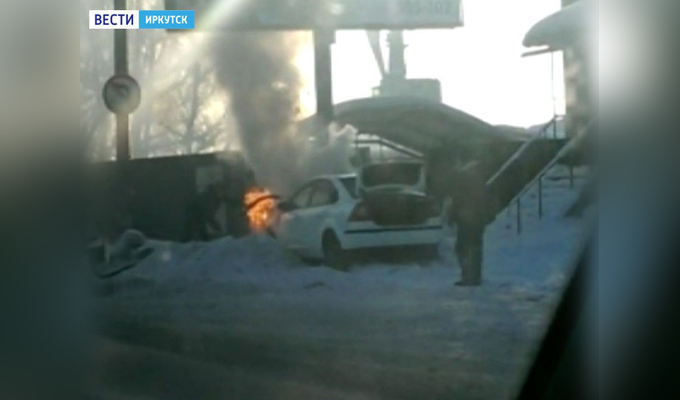 В Иркутске на улице Сурнова  во время движения загорелся  «Форд»