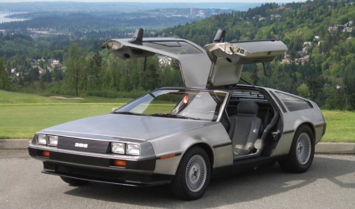 Компания DeLorean возобновит выпуск автомобилей