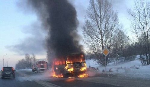 В Иркутске сгорел автобус «ПАЗ» на объездной дороге Ново-Ленино