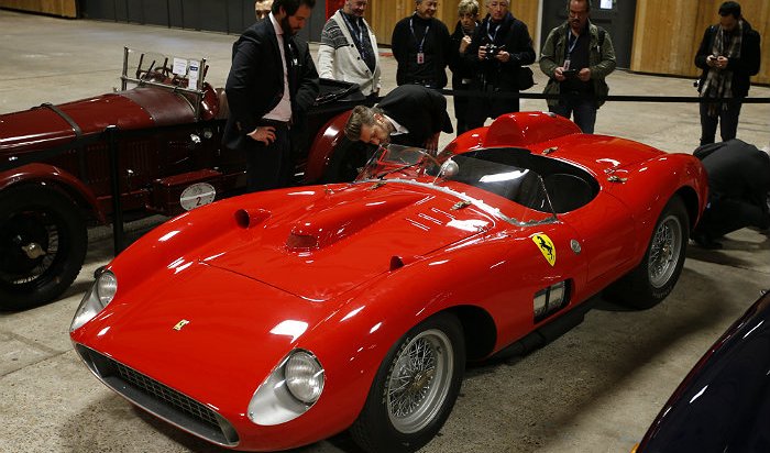 Гоночную модель Ferrari продали на аукционе в Париже за рекордные 32 миллиона евро