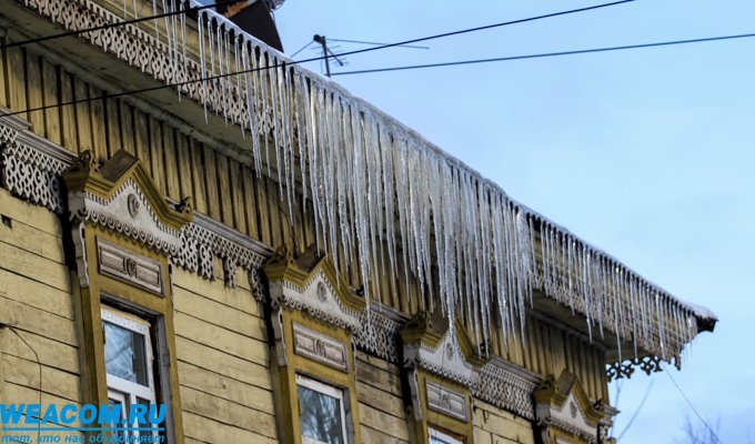 В Иркутске до 1 марта очистят крыши домов  от снега и сосулек