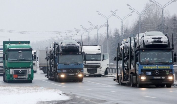 Минтранс сообщил об отправке на Украину первой партии грузовиков
