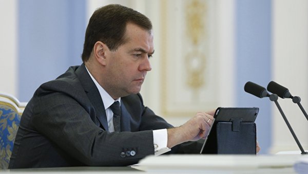 Медведев смог беспрепятственно зайти на «заблокированный» Rutracker