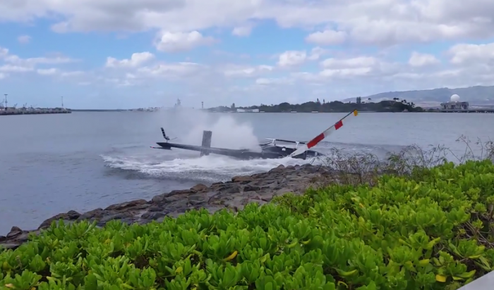 Туристический вертолет упал в Тихий океан на Гавайях (ВИДЕО)