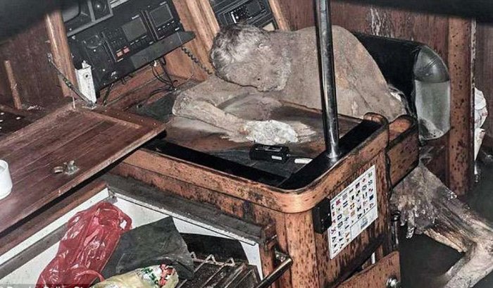 У берегов Филиппин рыбаки нашли дрейфующую яхту с мумией
