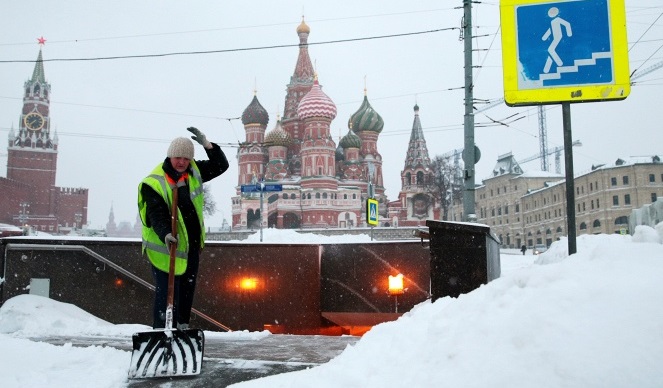Москву после сильного снегопада и резкого потепления залило водой