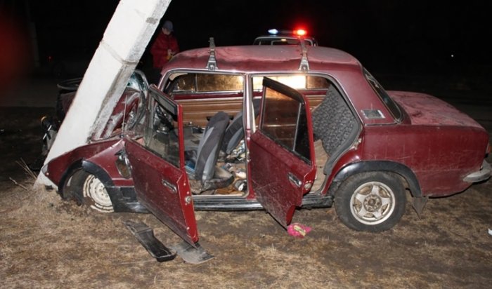 В Иркутской области водитель «жигулей» врезался в столб. Погибла 35-летняя женщина