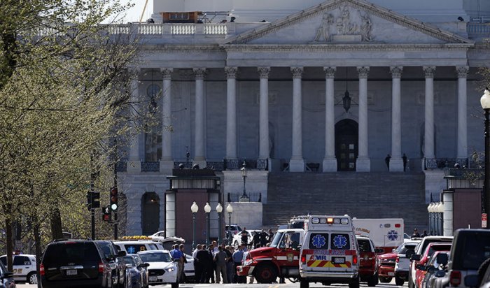 В Вашингтоне неизвестный открыл стрельбу в здании Капитолия