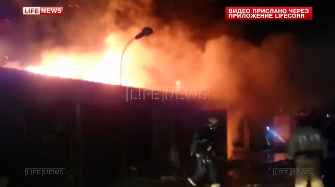 На севере Москвы сгорели 25 гаражей и семь автомобилей