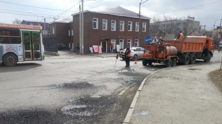 Через неделю на дороги Иркутска выйдет дополнительная дорожная ремонтная техника