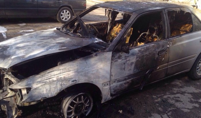 За ночь в Иркутске сгорели два автомобиля