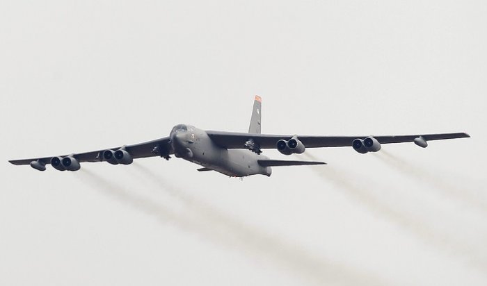 На острове Гуам в Тихом океане упал американский бомбардировщик B-52