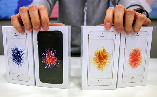 Гендиректор корпорации Apple обещает снизить цены на iPhone