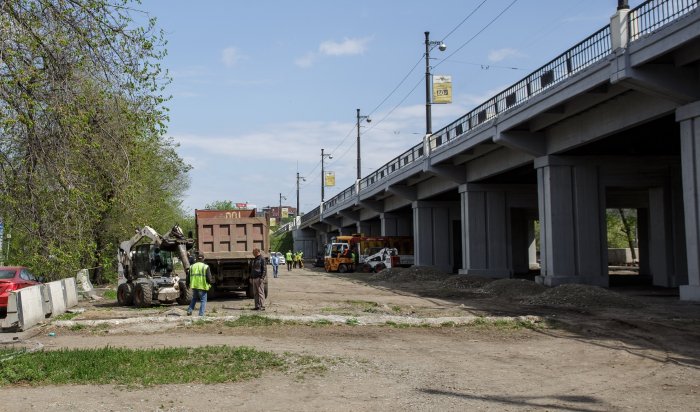 В Иркутске  под Глазковским мостом оборудуют бесплатную автопарковку