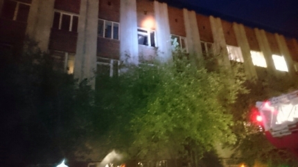 В Иркутске при пожаре в многоэтажном доме погибла женщина