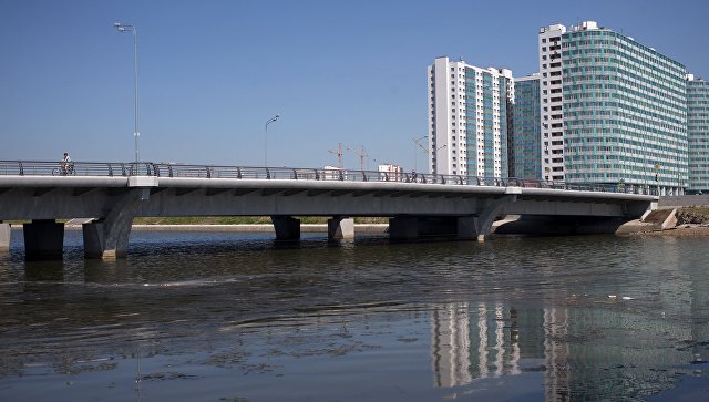 Власти Петербурга пока не могут установить табличку на мосту Кадырова
