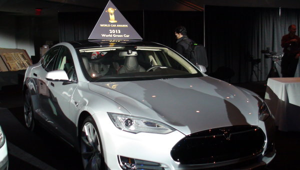 Двигавшийся на автопилоте автомобиль Tesla впервые попал в смертельную аварию
