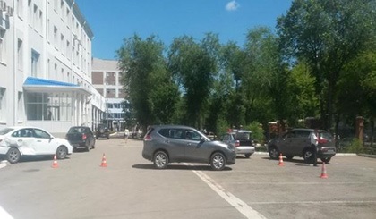 В Самарской области пьяная медсестра на парковке больницы насмерть сбила коллегу