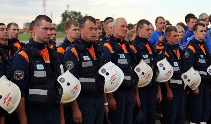 В Иркутском аэропорту прошла церемония прощания с погибшим экипажем Ил-76