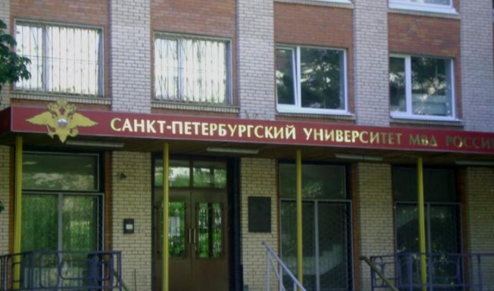 В Петербурге в общежитии МВД студенты год жили с мертвым преподавателем