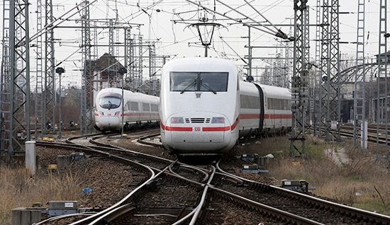 В Германии 17-летний беженец с топором напал на пассажиров поезда
