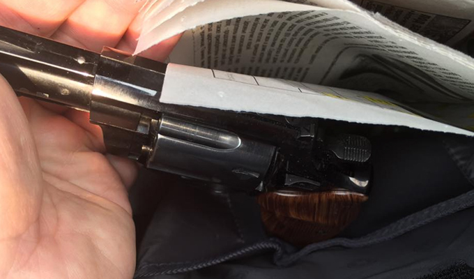 В Братске кандидат в Госдуму пронес в мэрию пистолет