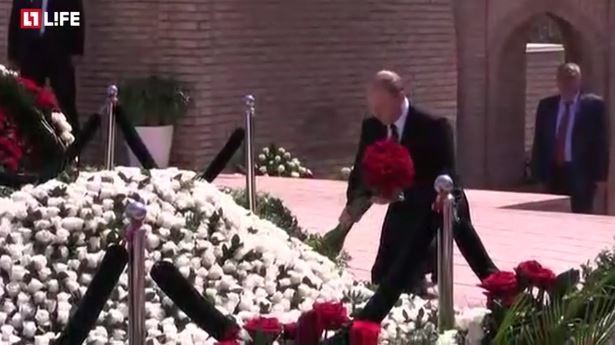 Путин прибыл в Самарканд почтить память Каримова