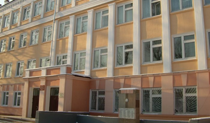 В Иркутске на три месяца закрывают школу № 9 из-за просевшего фундамента