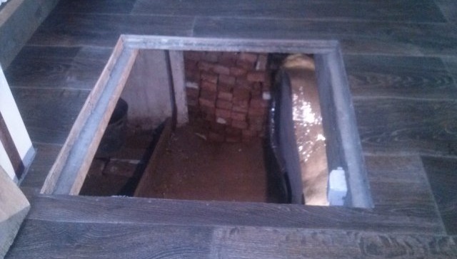 В Усть-Куте мужчина закрыл товарища в подполье из-за денежного долга